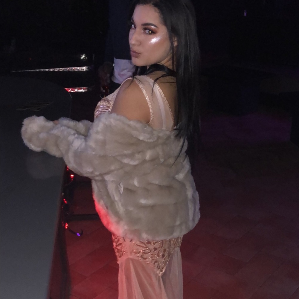 furry coat 😍😍